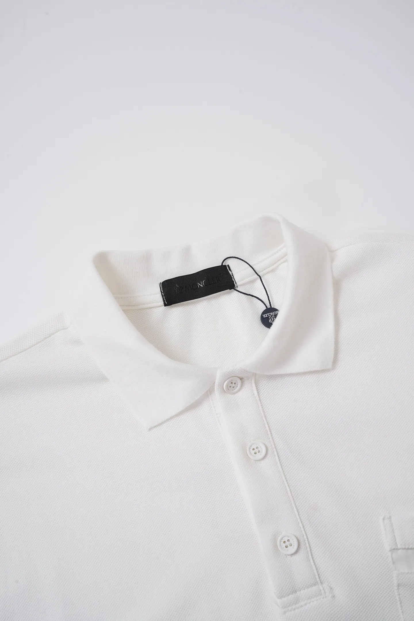 MONCLER logo polo Polo Classic ， 。 Polo ， 。Classic ， 。 • • •Black White Size：S-XL